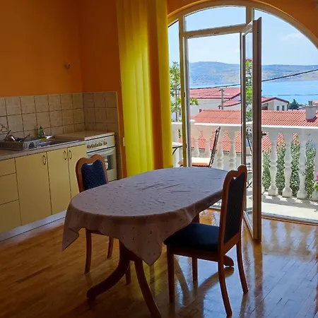 Veni Up Apartment